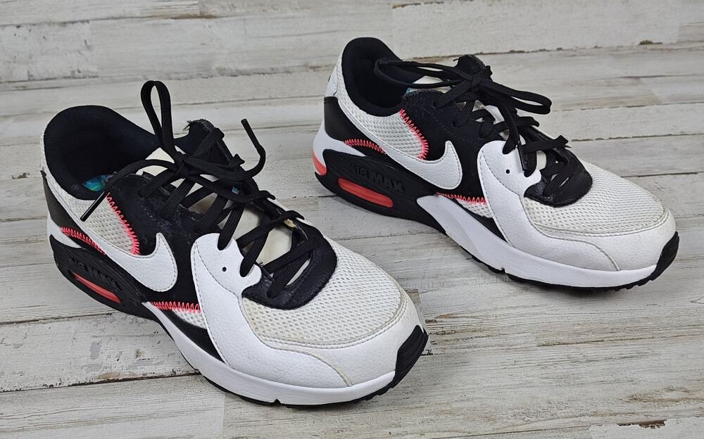 NIKE AIR MAX EXCEE White Flash Crimson Sneakers Wmns 9 CD5432-106 Zigzag Stitch